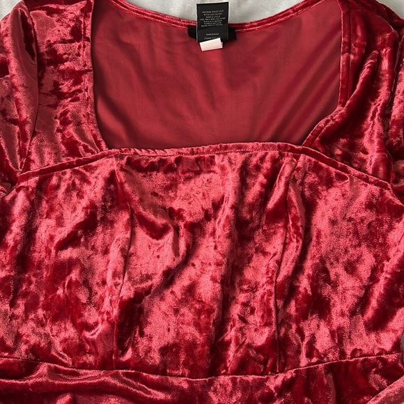 Red Crushed Velvet Bell-Sleeve Mini Dress - Picture 4 of 7